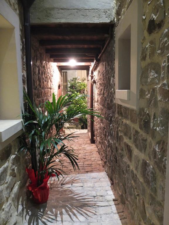 Notti O' Tunn Luxury Rooms In Centro Geraci Siculo Luaran gambar
